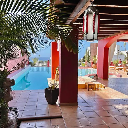 Red-house Вилла Адехе