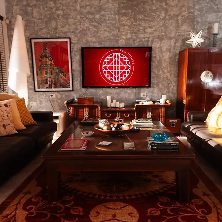 Red-house * Адехе