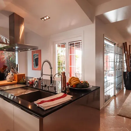 Вилла Red-house Адехе