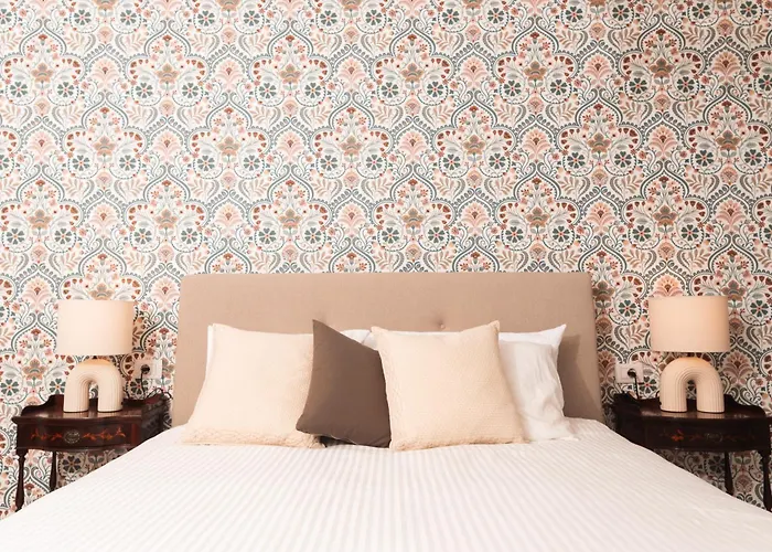 Red-house * 阿德耶